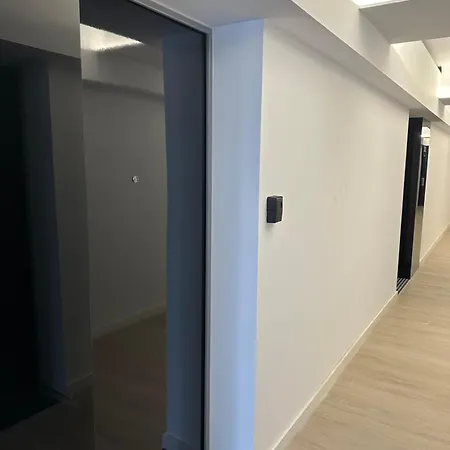 Cortina North New Luxury Apartment With Parking- Self Check In Voluntari Exterior photo