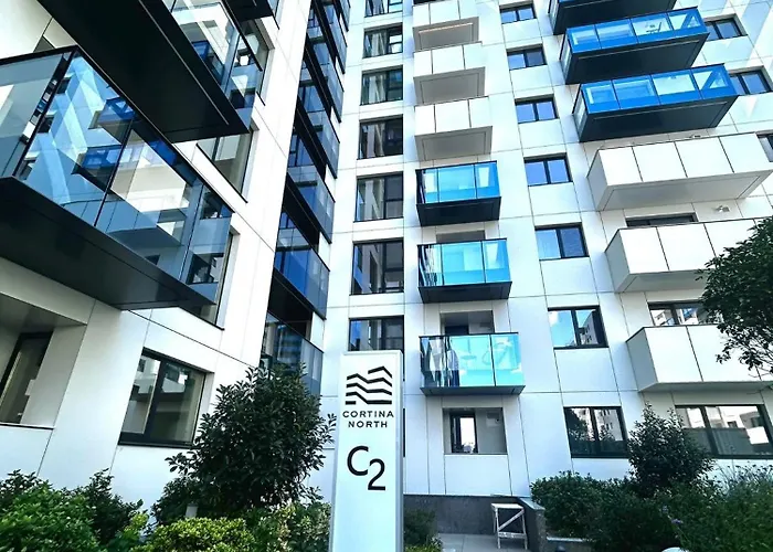 Cortina North New Luxury Apartment With Parking- Self Check In