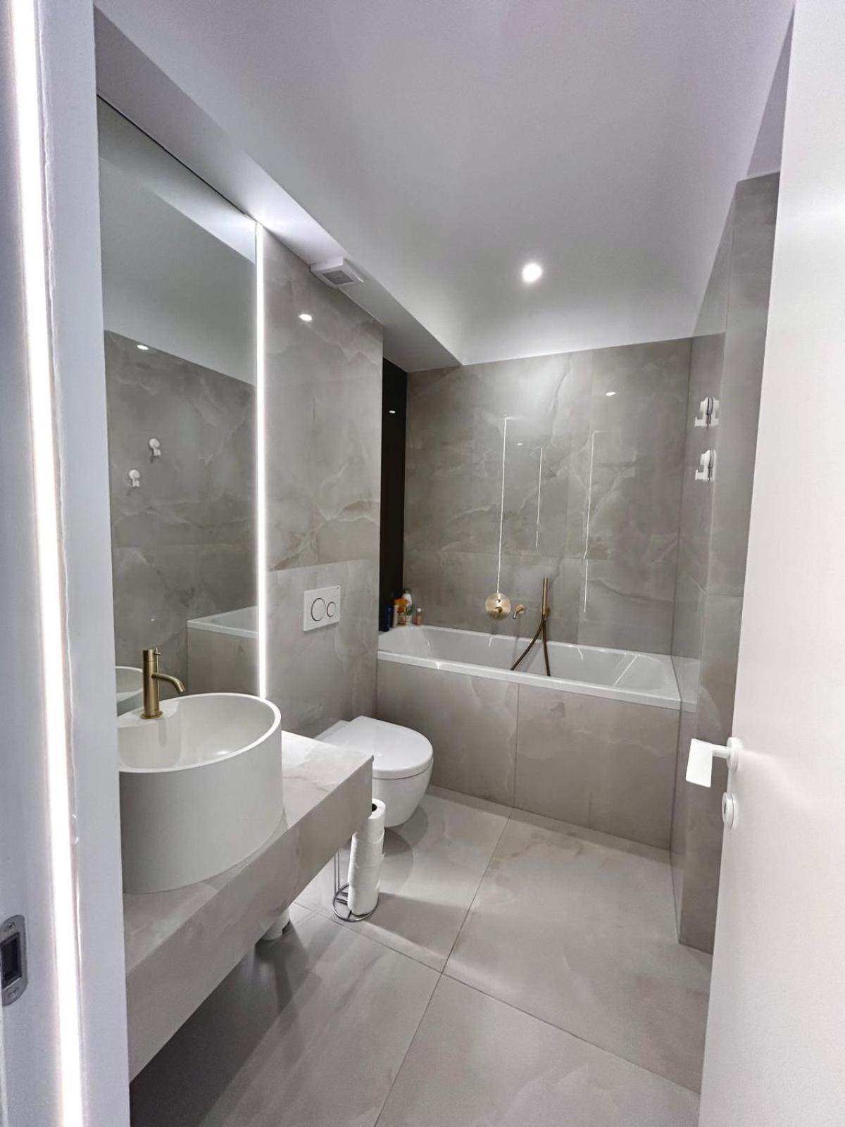 Cortina North New Luxury With Parking- Self Check In *
