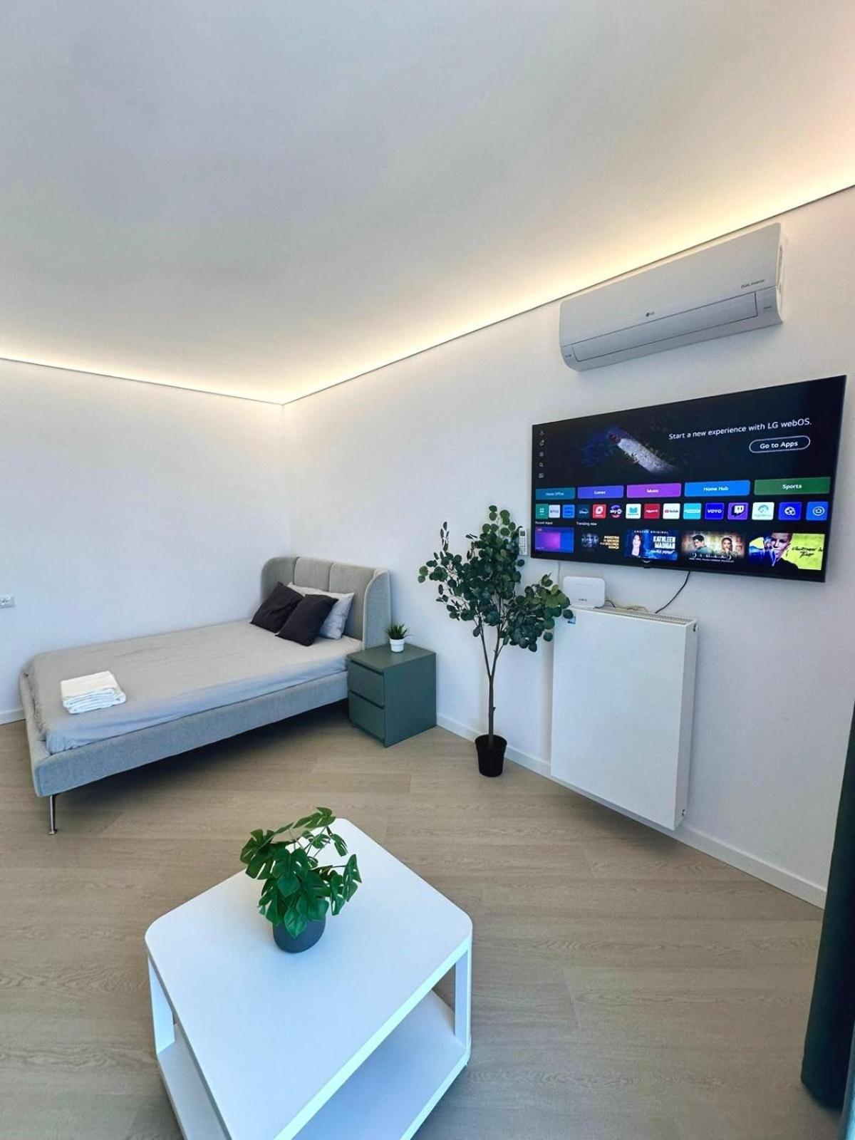 Cortina North New Luxury With Parking- Self Check In Apartment Voluntari