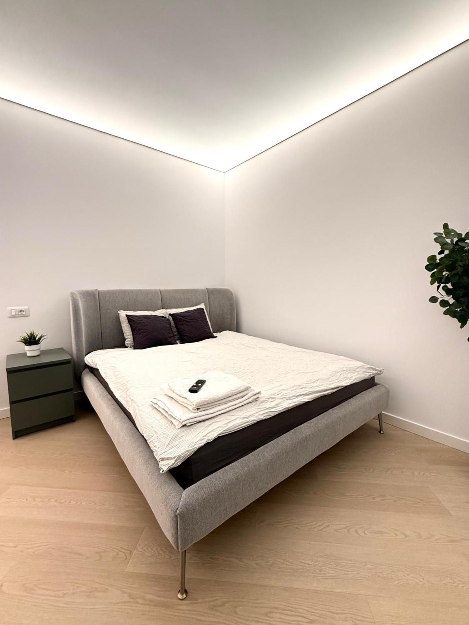 Cortina North New Luxury With Parking- Self Check In Apartment *